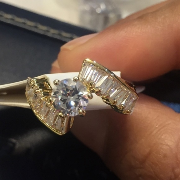 18K GP Size 6 Cubic Zirconia Ring - Picture 3 of 6